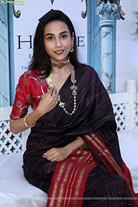 Nishat Shaik Glam Stills in Saree, HD Gallery