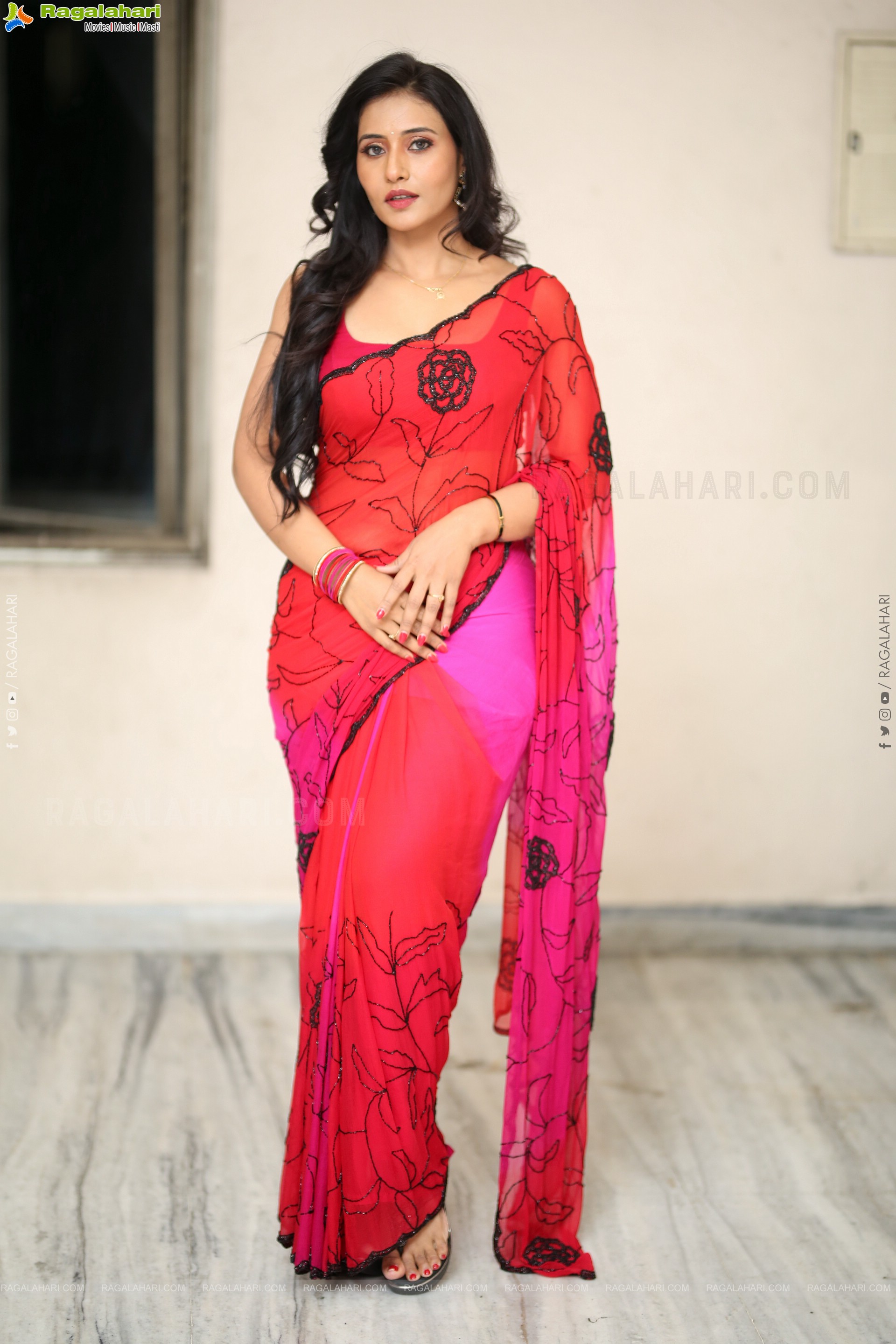 Anusri Aira Stills in Red Saree, HD Gallery