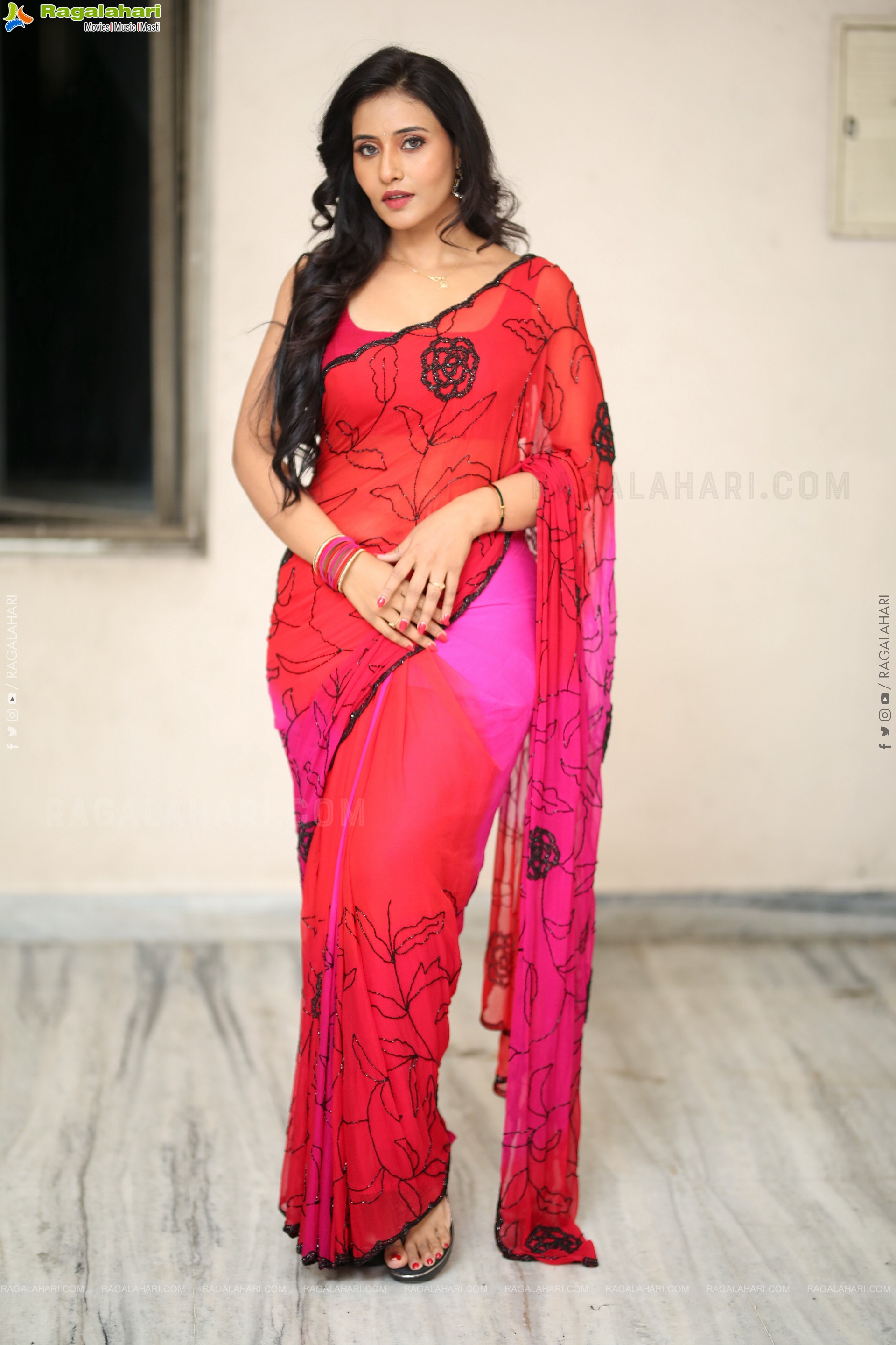 Anusri Aira Stills in Red Saree, HD Gallery