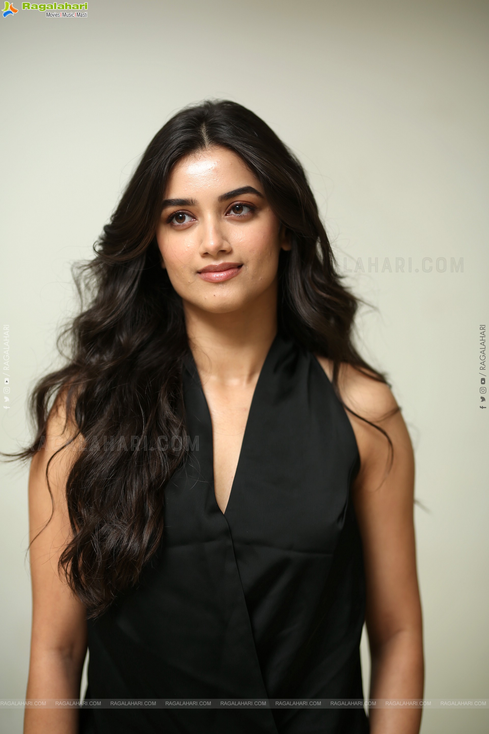 Bhagyashri Borse at Kaantha Success Meet, HD Gallery