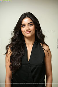 Bhagyashri Borse at Kaantha Success Meet, HD Gallery