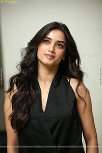 Bhagyashri Borse at Kaantha Success Meet, HD Gallery