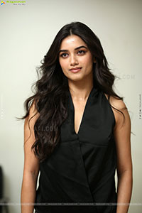 Bhagyashri Borse at Kaantha Success Meet, HD Gallery