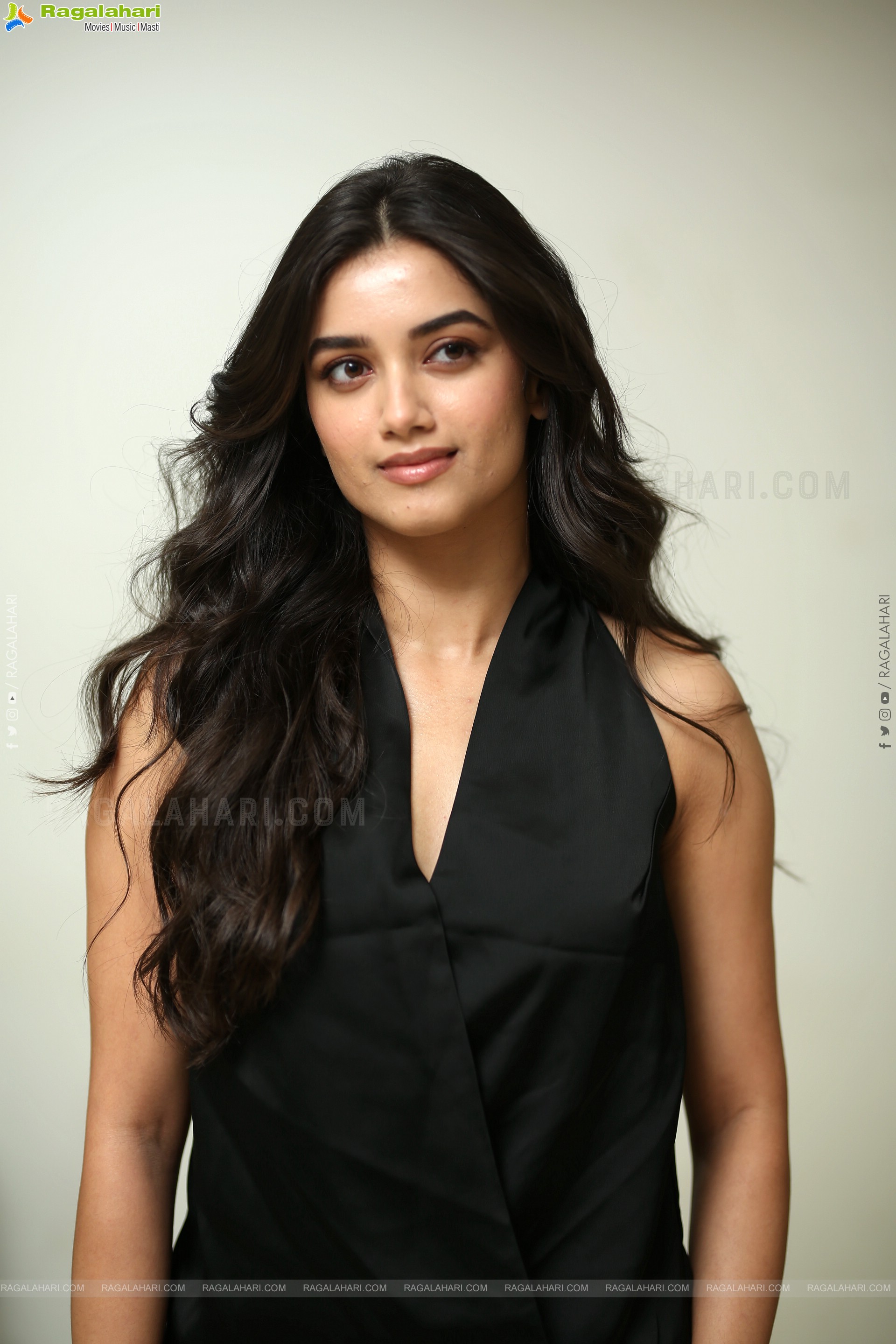 Bhagyashri Borse at Kaantha Success Meet, HD Gallery