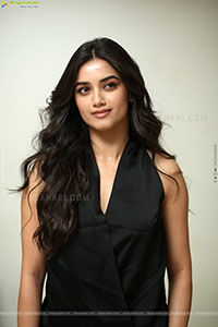 Bhagyashri Borse at Kaantha Success Meet, HD Gallery