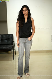 Bhagyashri Borse at Kaantha Success Meet, HD Gallery