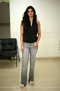 Bhagyashri Borse at Kaantha Success Meet, HD Gallery