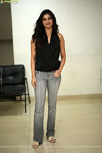 Bhagyashri Borse at Kaantha Success Meet, HD Gallery