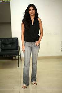 Bhagyashri Borse at Kaantha Success Meet, HD Gallery