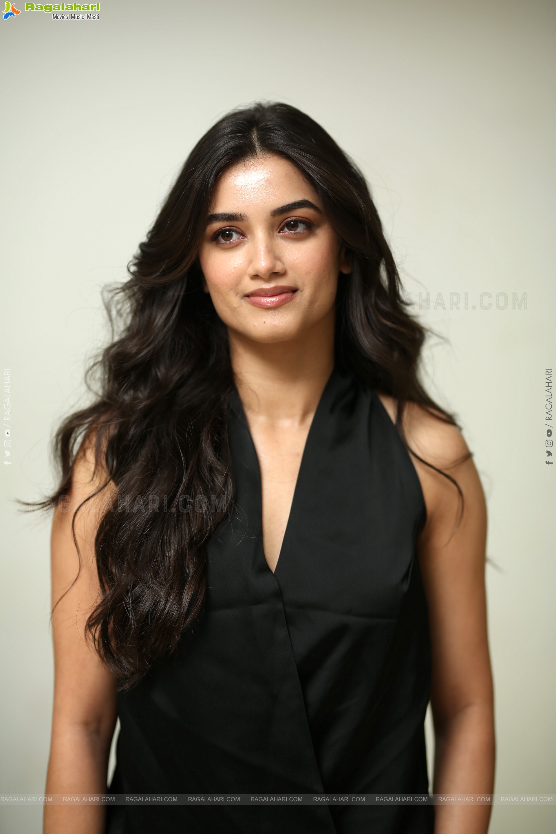 Bhagyashri Borse at Kaantha Success Meet, HD Gallery