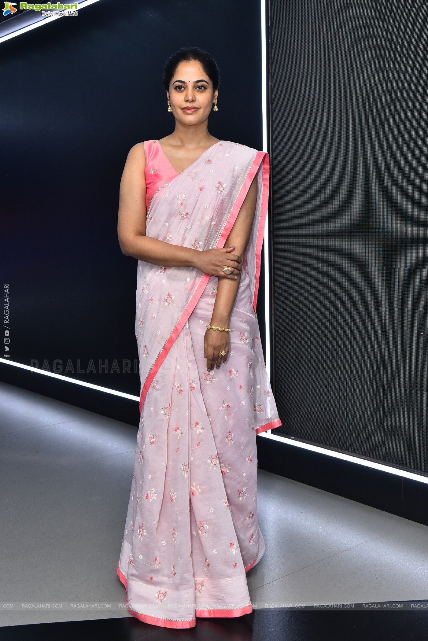 Bindu Madhavi at Dhandoraa Teaser Launch, HD Gallery