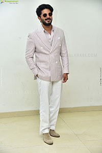 Dulquer Salmaan Latest Stills, HD Galler