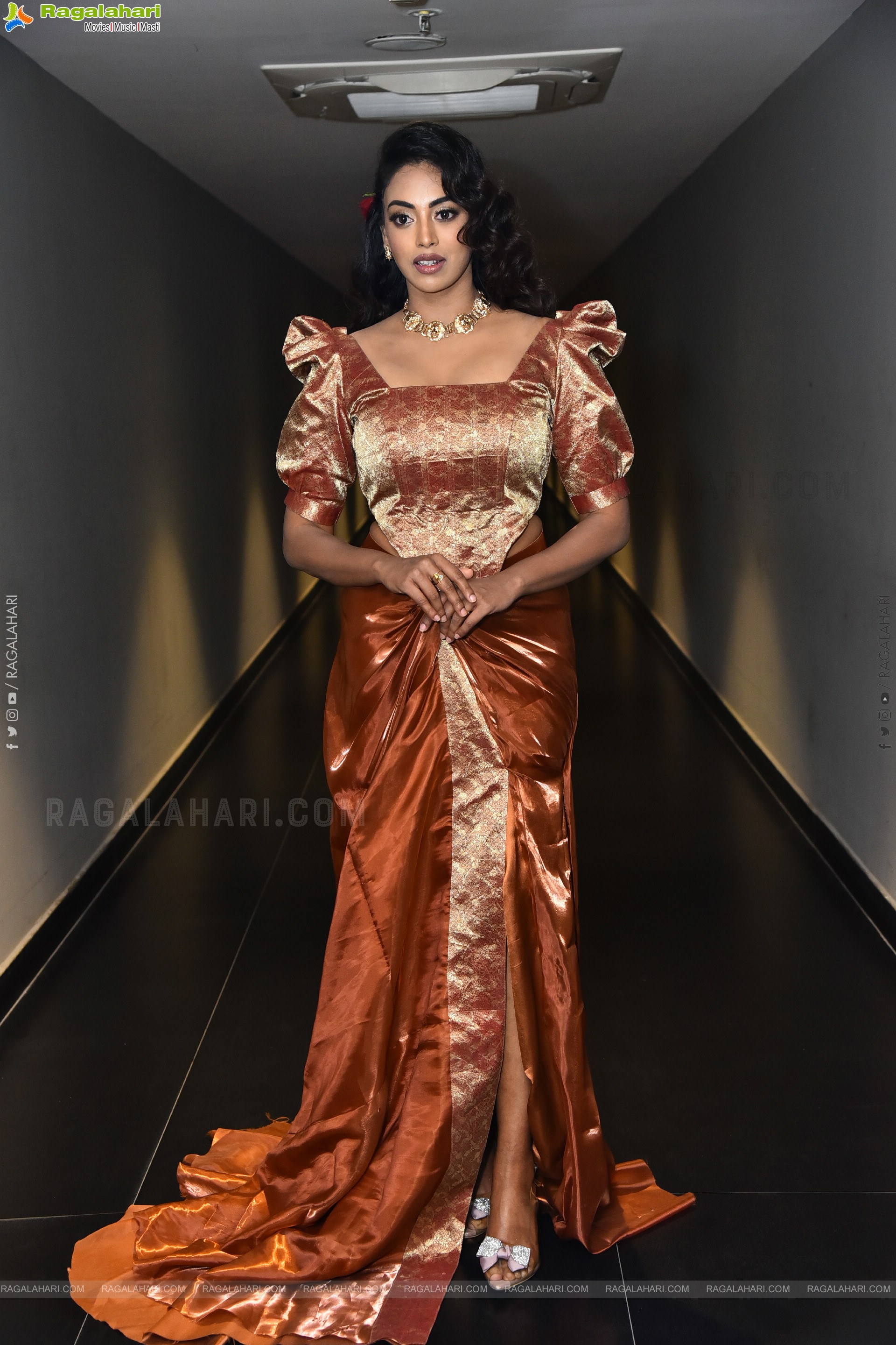 Kamakshi Bhaskarla at 12A Railway Colony Trailer Launch, HD Gallery