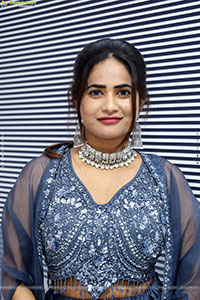 Naziya Khan in Grey Embellished Dress, HD Photo Gallery 