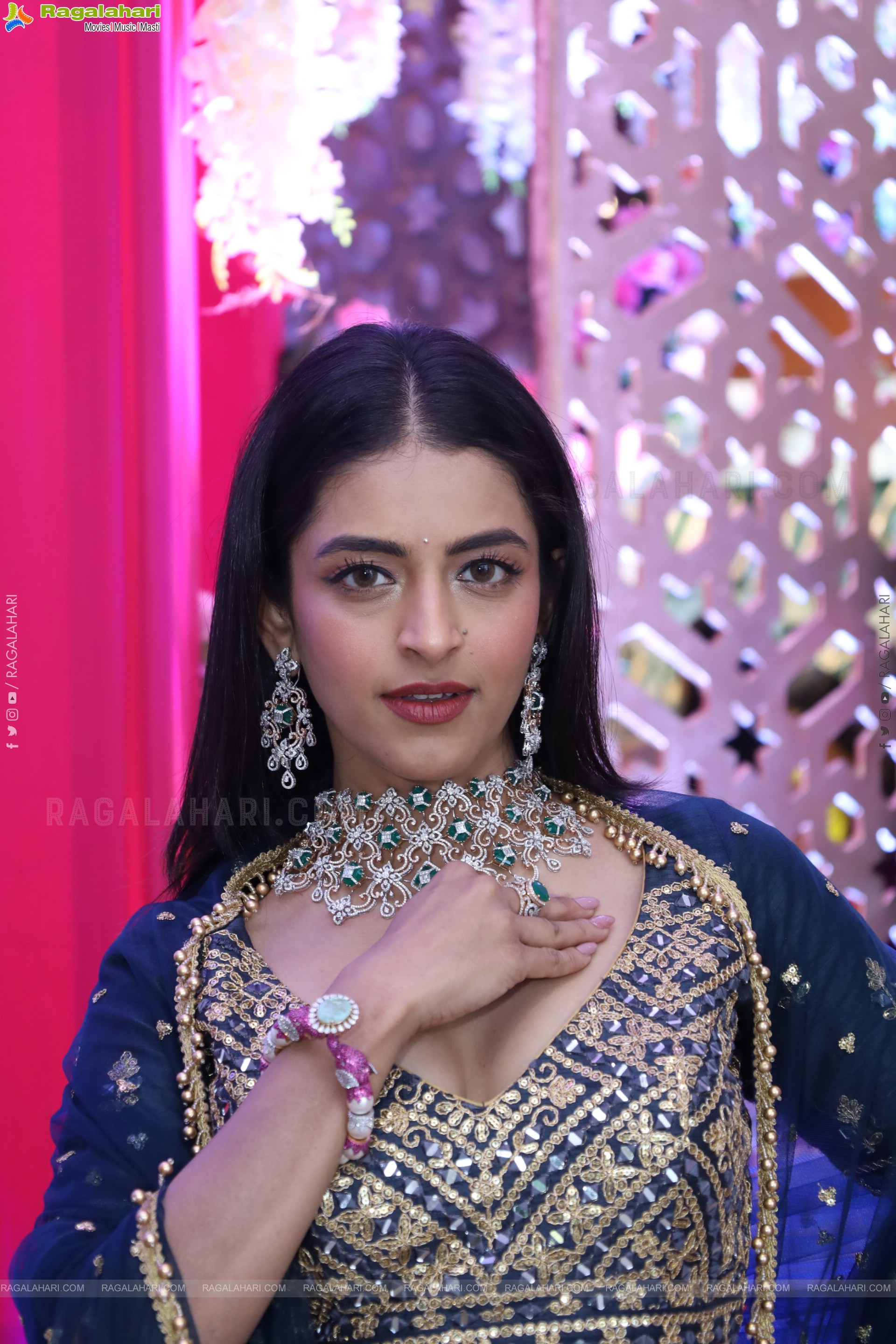 Prachi Thaker Poses with Designer Jewellery, HD Gallery