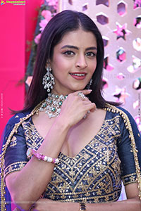 Prachi Thaker Poses with Designer Jewellery