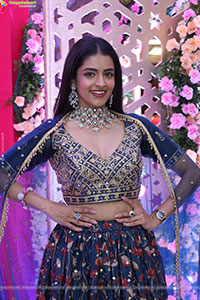 Prachi Thaker Poses with Designer Jewellery