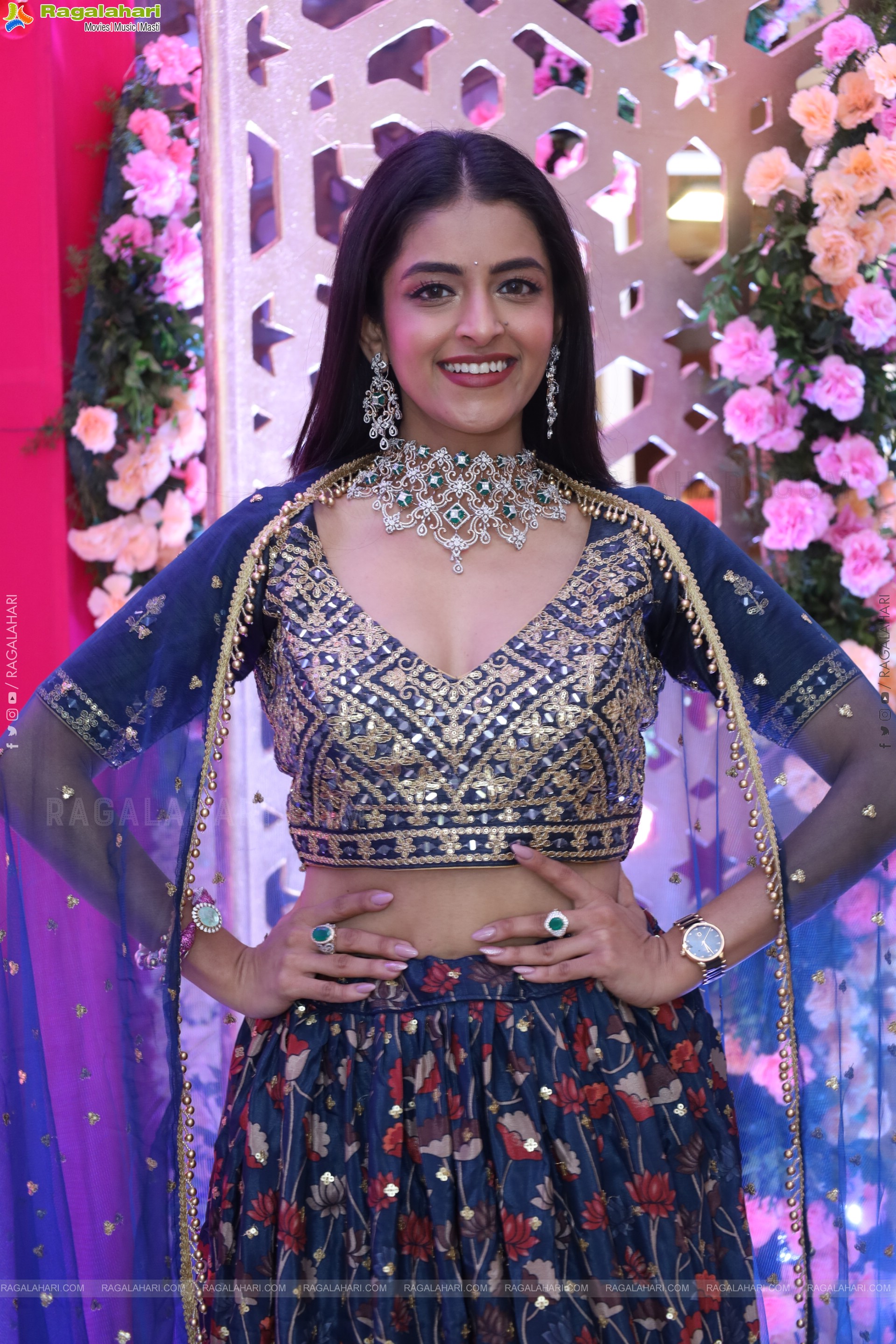 Prachi Thaker Poses with Designer Jewellery, HD Gallery