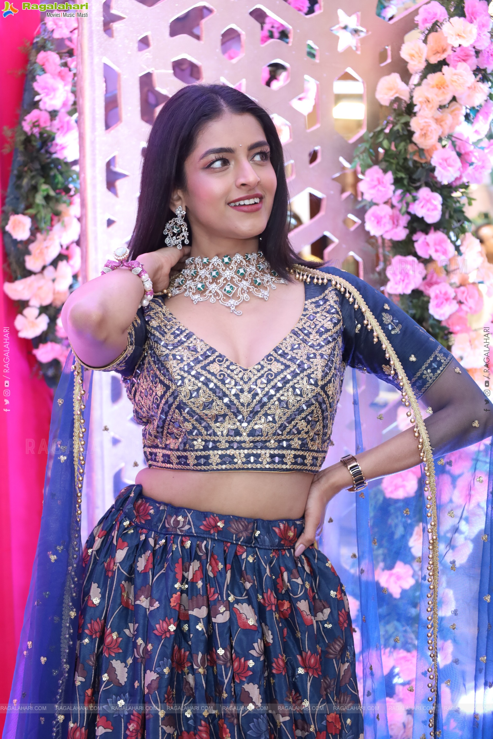 Prachi Thaker Poses with Designer Jewellery, HD Gallery