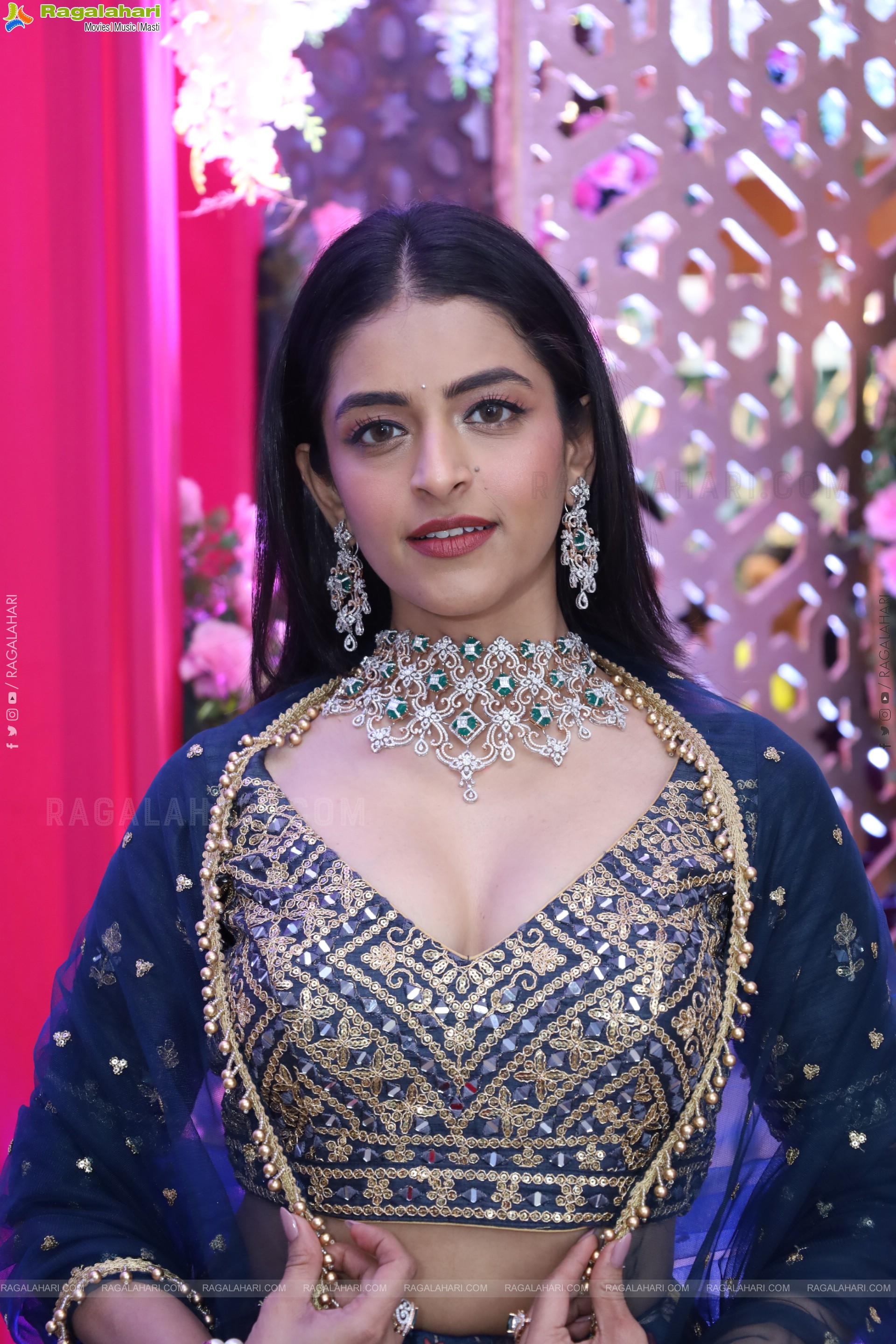 Prachi Thaker Poses with Designer Jewellery, HD Gallery