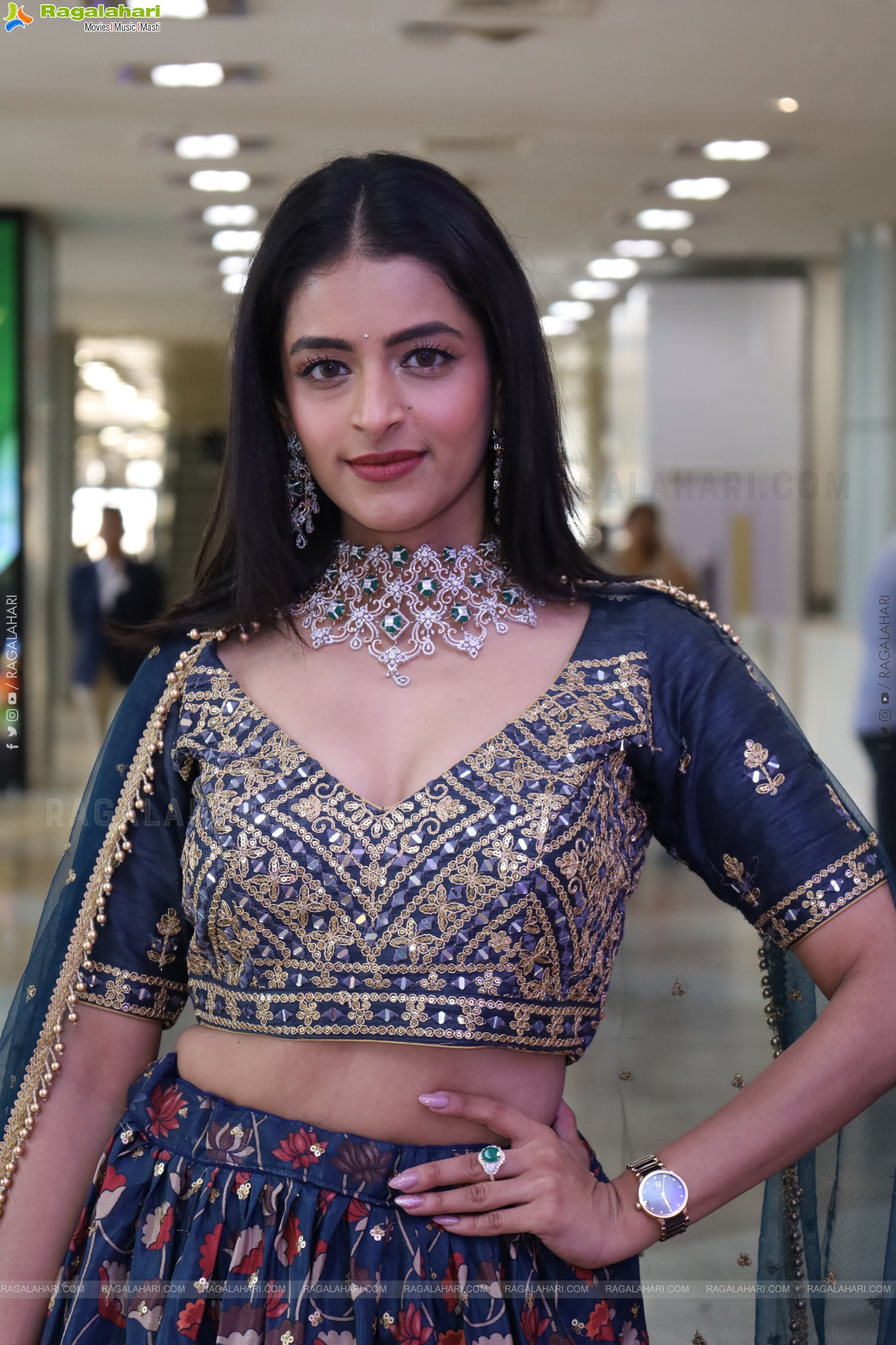 Prachi Thaker Poses with Designer Jewellery, HD Gallery