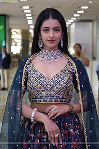 Prachi Thaker Poses with Designer Jewellery