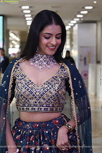 Prachi Thaker Poses with Designer Jewellery