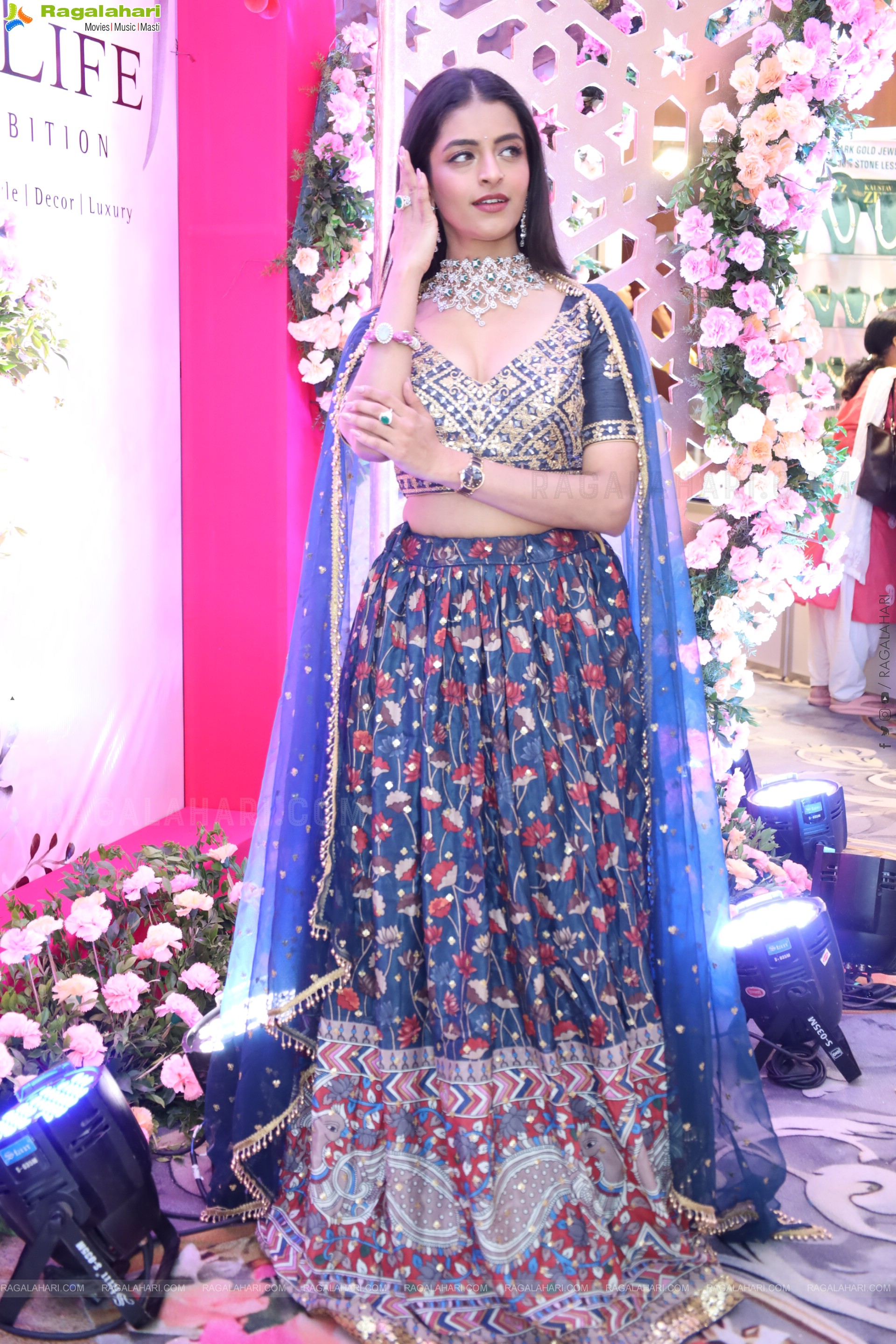 Prachi Thaker Poses with Designer Jewellery, HD Gallery