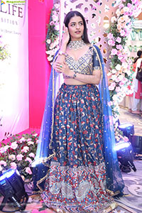 Prachi Thaker Poses with Designer Jewellery