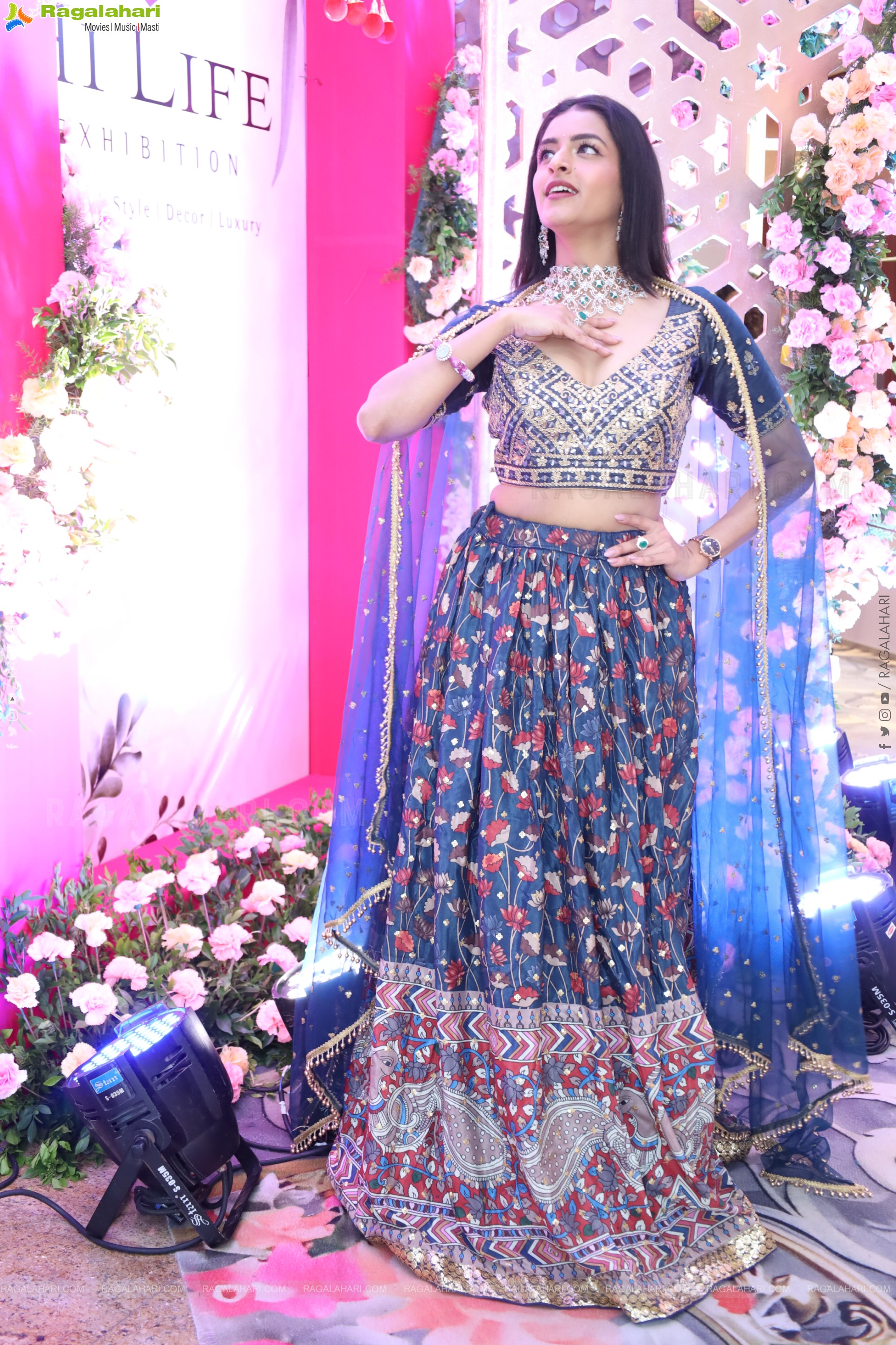 Prachi Thaker Poses with Designer Jewellery, HD Gallery