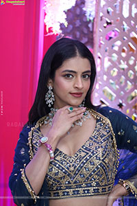 Prachi Thaker Poses with Designer Jewellery