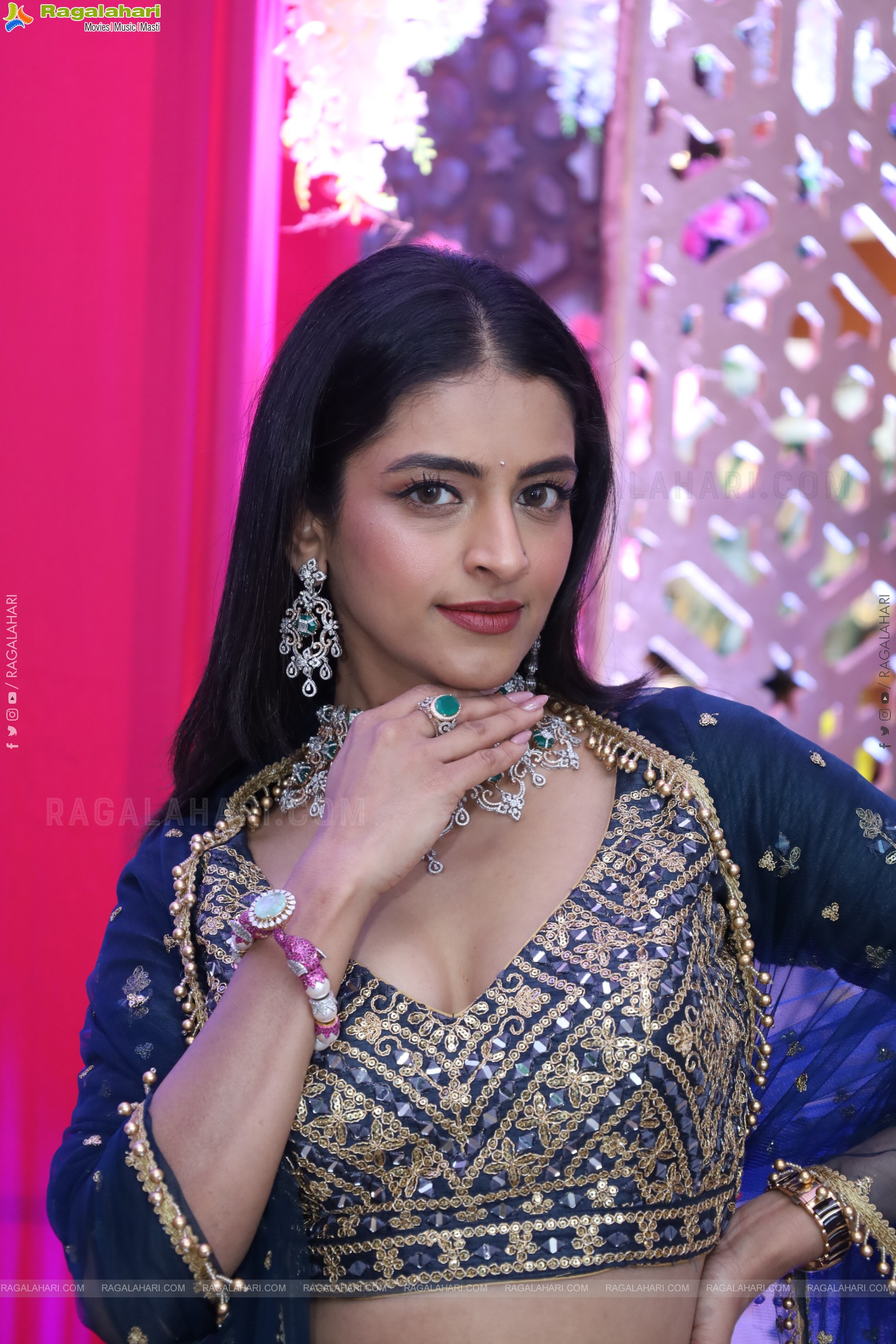 Prachi Thaker Poses with Designer Jewellery, HD Gallery