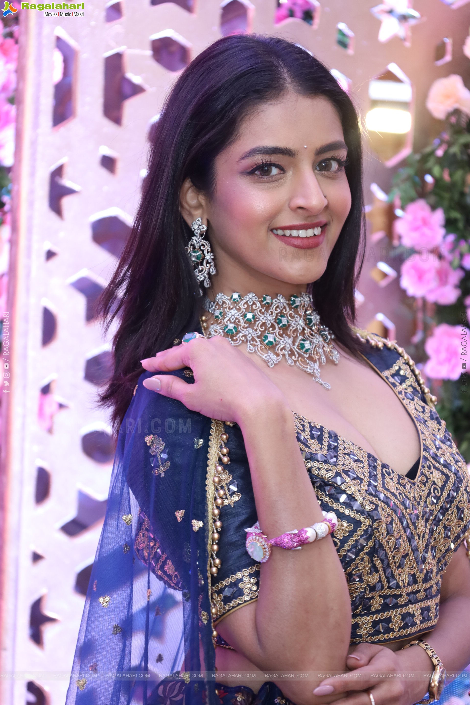 Prachi Thaker Poses with Designer Jewellery, HD Gallery