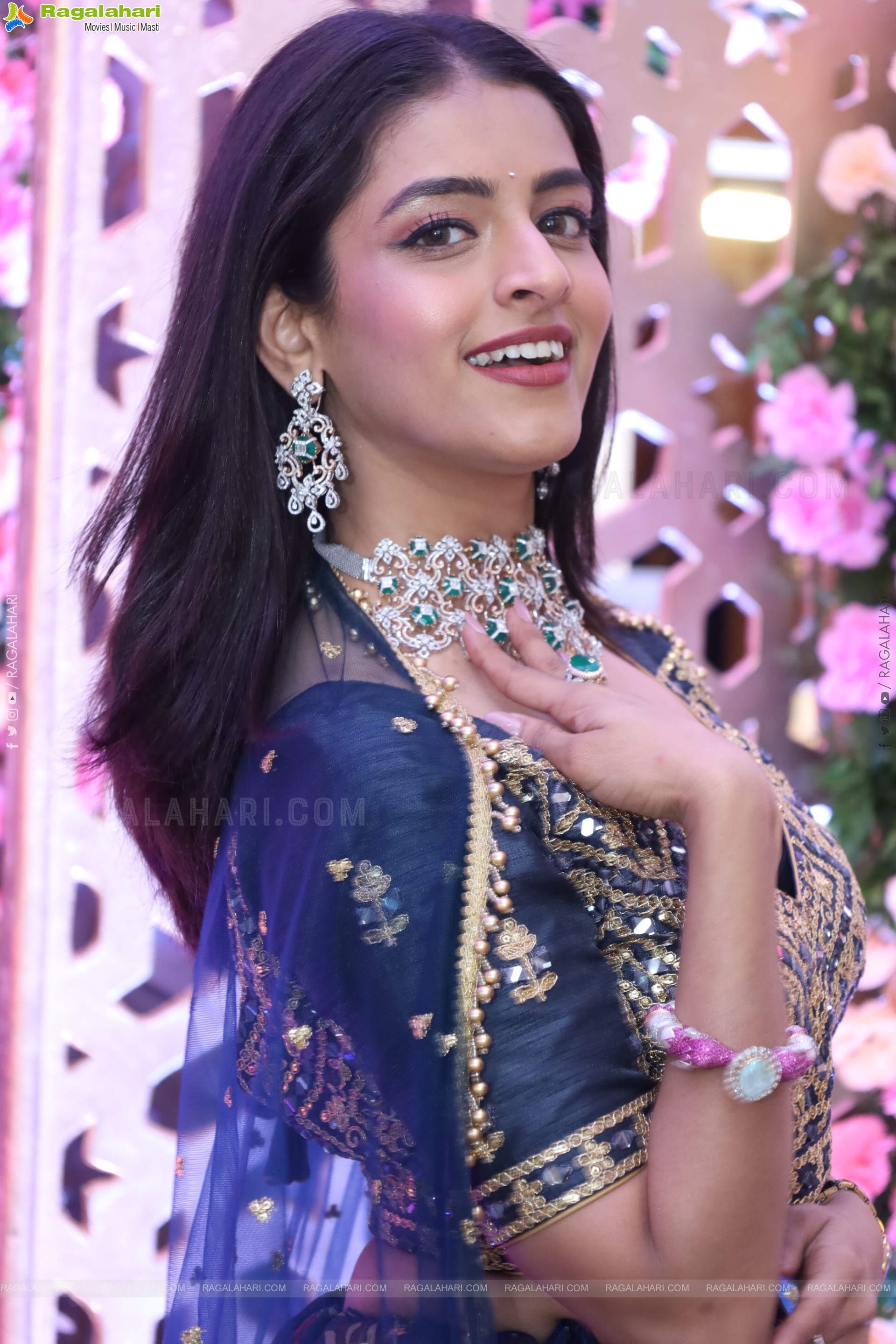 Prachi Thaker Poses with Designer Jewellery, HD Gallery