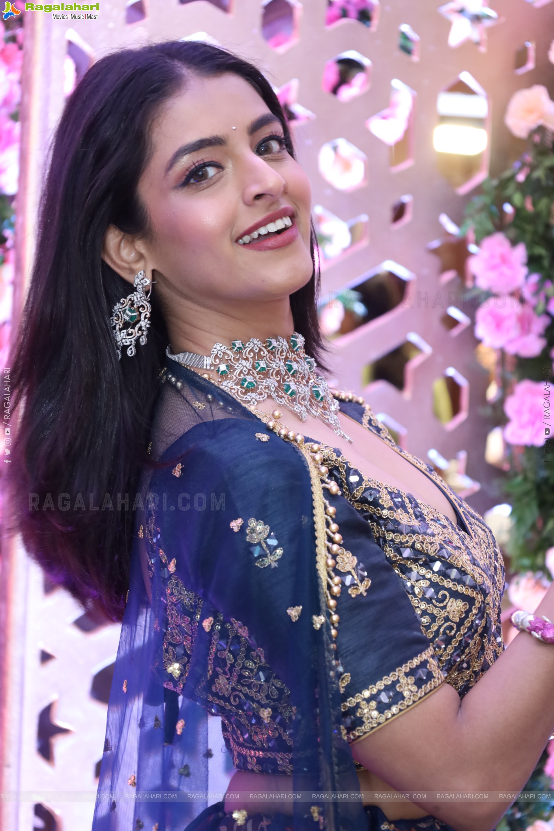 Prachi Thaker Poses with Designer Jewellery, HD Gallery