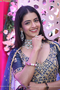 Prachi Thaker Poses with Designer Jewellery