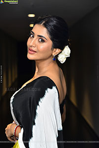 Rashi Singh at 3 Roses Season 2 Teaser Launch, HD Gallery