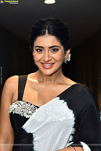 Rashi Singh at 3 Roses Season 2 Teaser Launch, HD Gallery