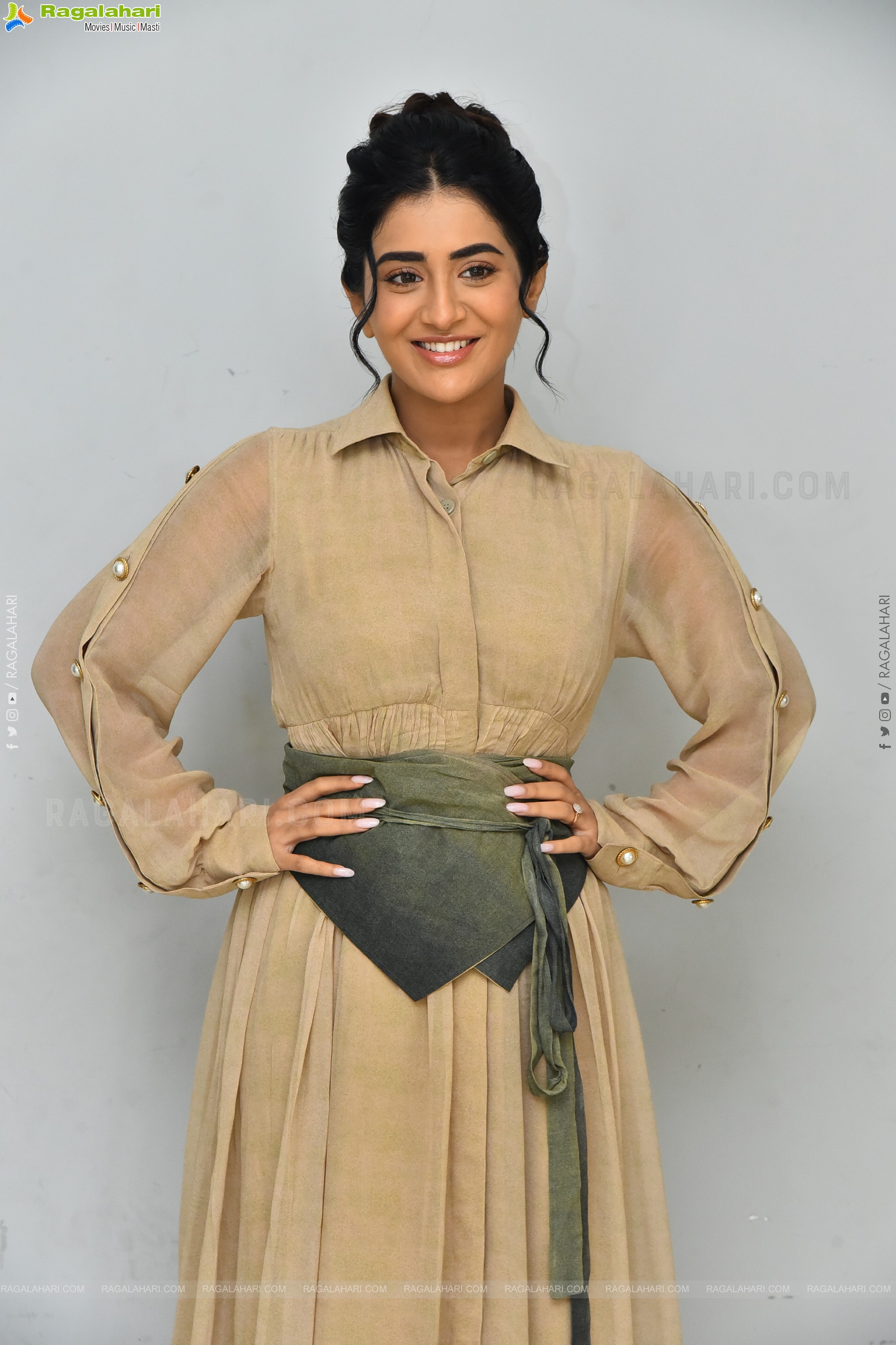 Rashi Singh at Paanch Minar Movie Success Meet, HD Gallery