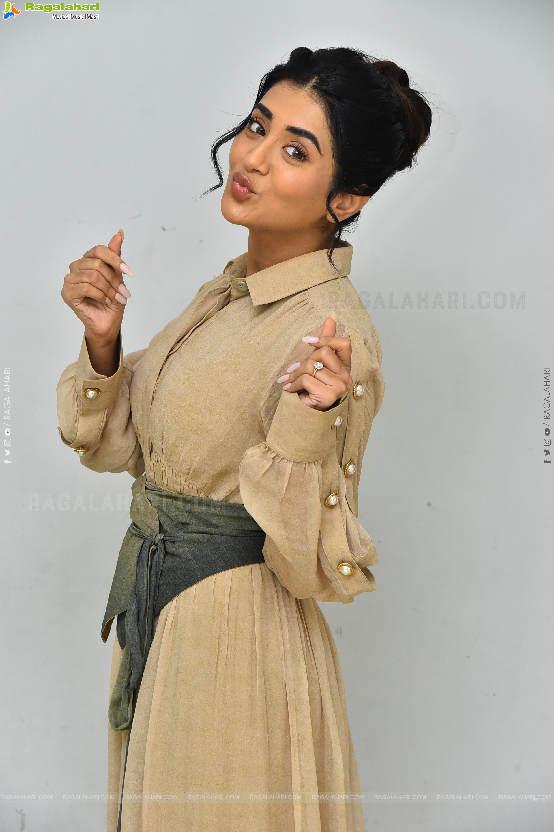 Rashi Singh at Paanch Minar Movie Success Meet, HD Gallery