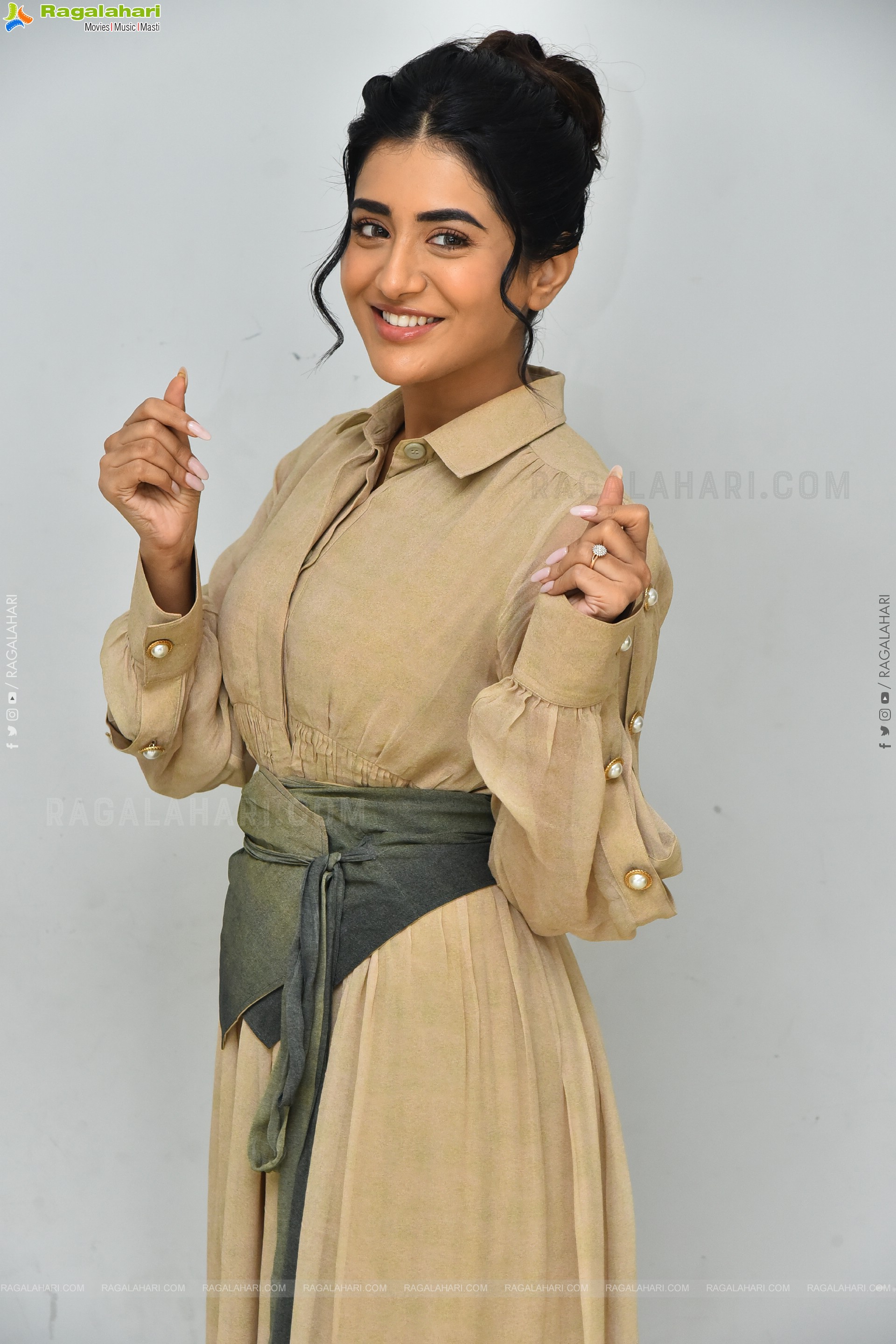 Rashi Singh at Paanch Minar Movie Success Meet, HD Gallery