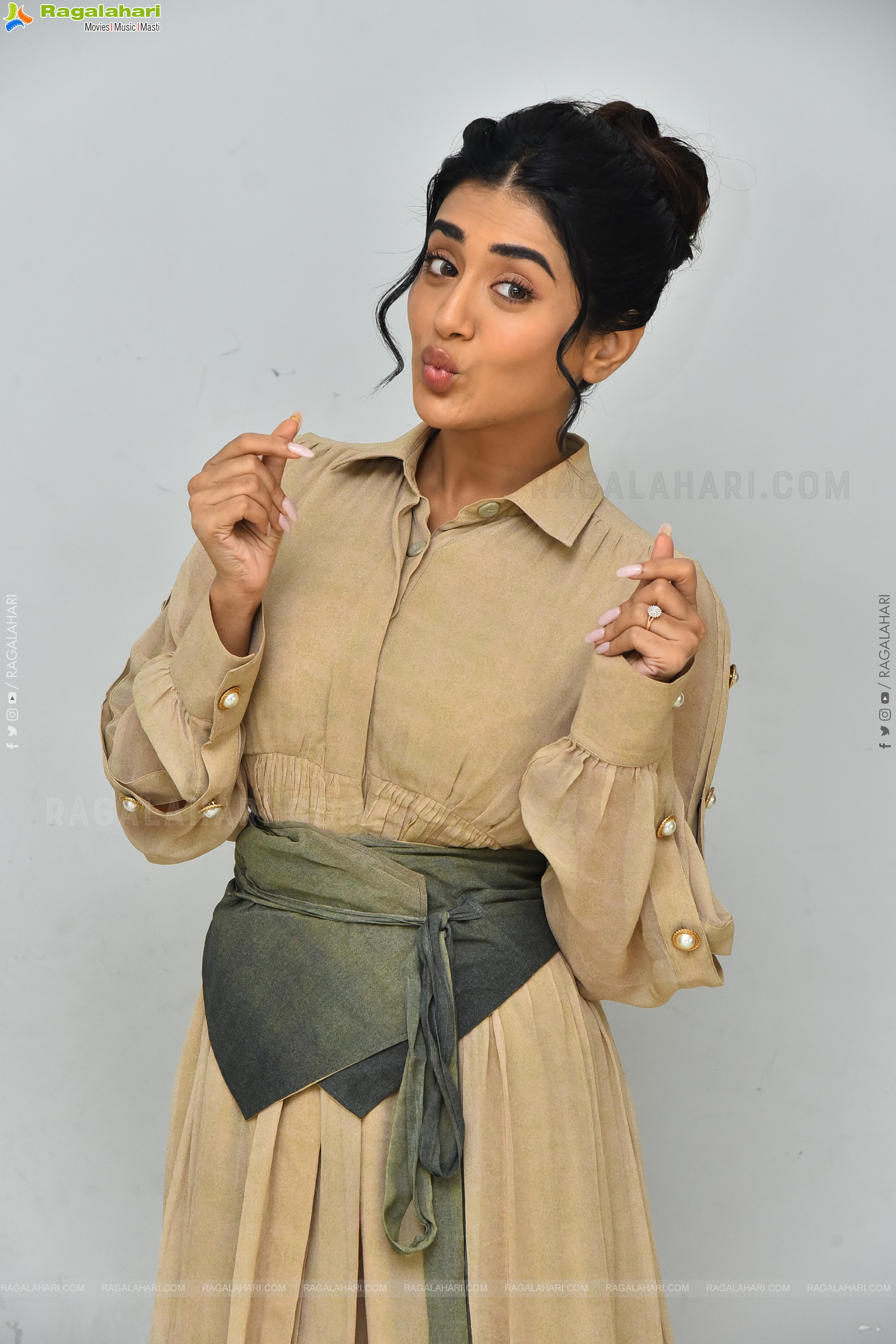 Rashi Singh at Paanch Minar Movie Success Meet, HD Gallery