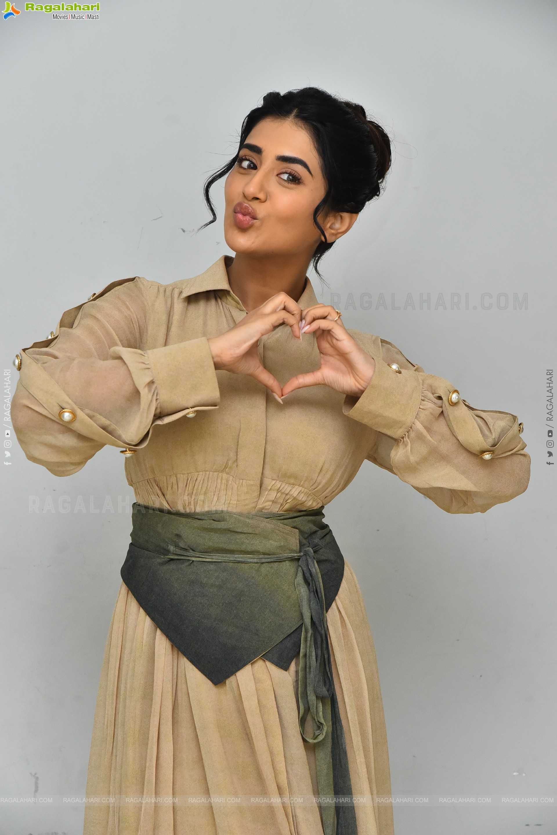 Rashi Singh at Paanch Minar Movie Success Meet, HD Gallery