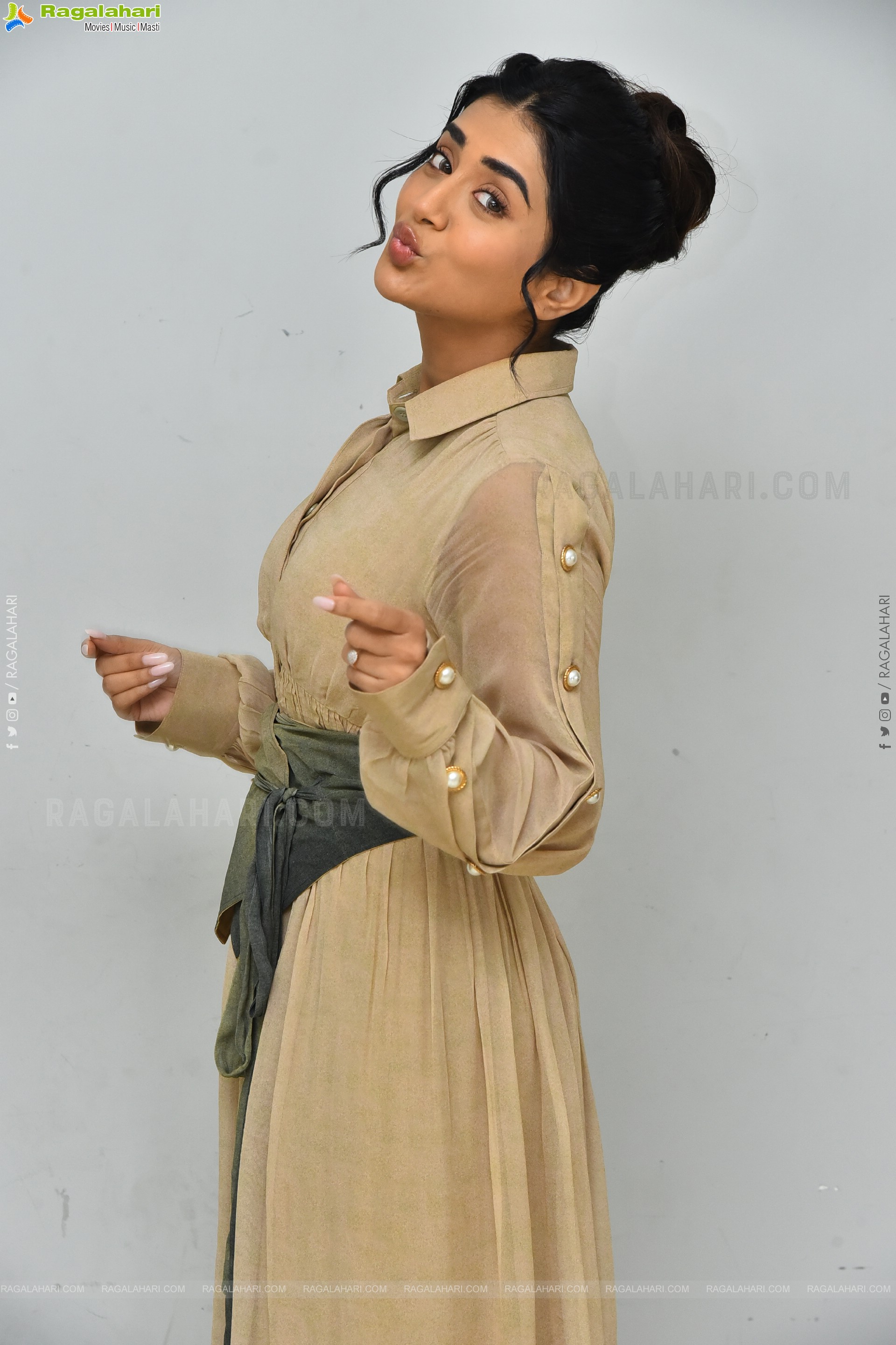 Rashi Singh at Paanch Minar Movie Success Meet, HD Gallery