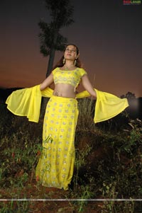 Tejaswini in Artham Chesukoru