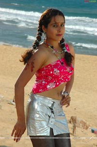 Tejaswini in Artham Chesukoru