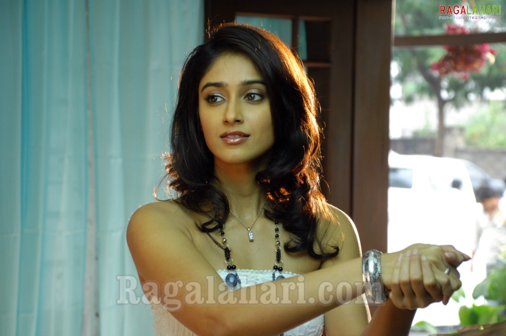 Ileana D'Cruz Innocent looks Absolutely Stunning