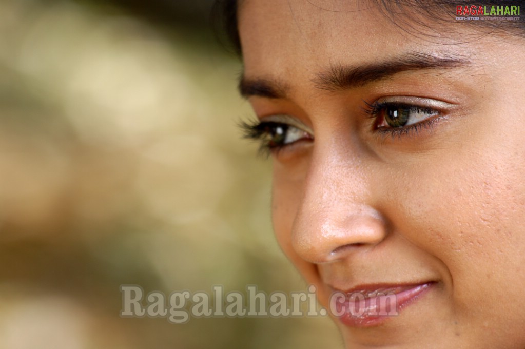 Ileana D'Cruz Innocent looks Absolutely Stunning