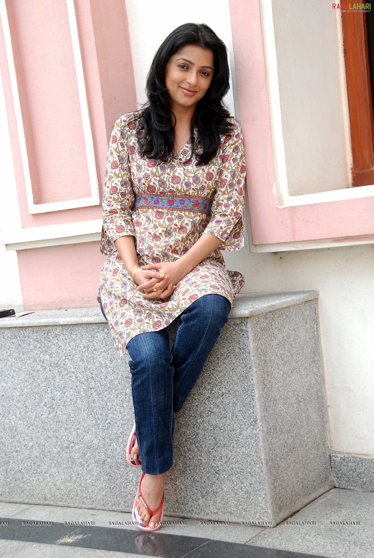Bhumika Chawla (Hi-Res)